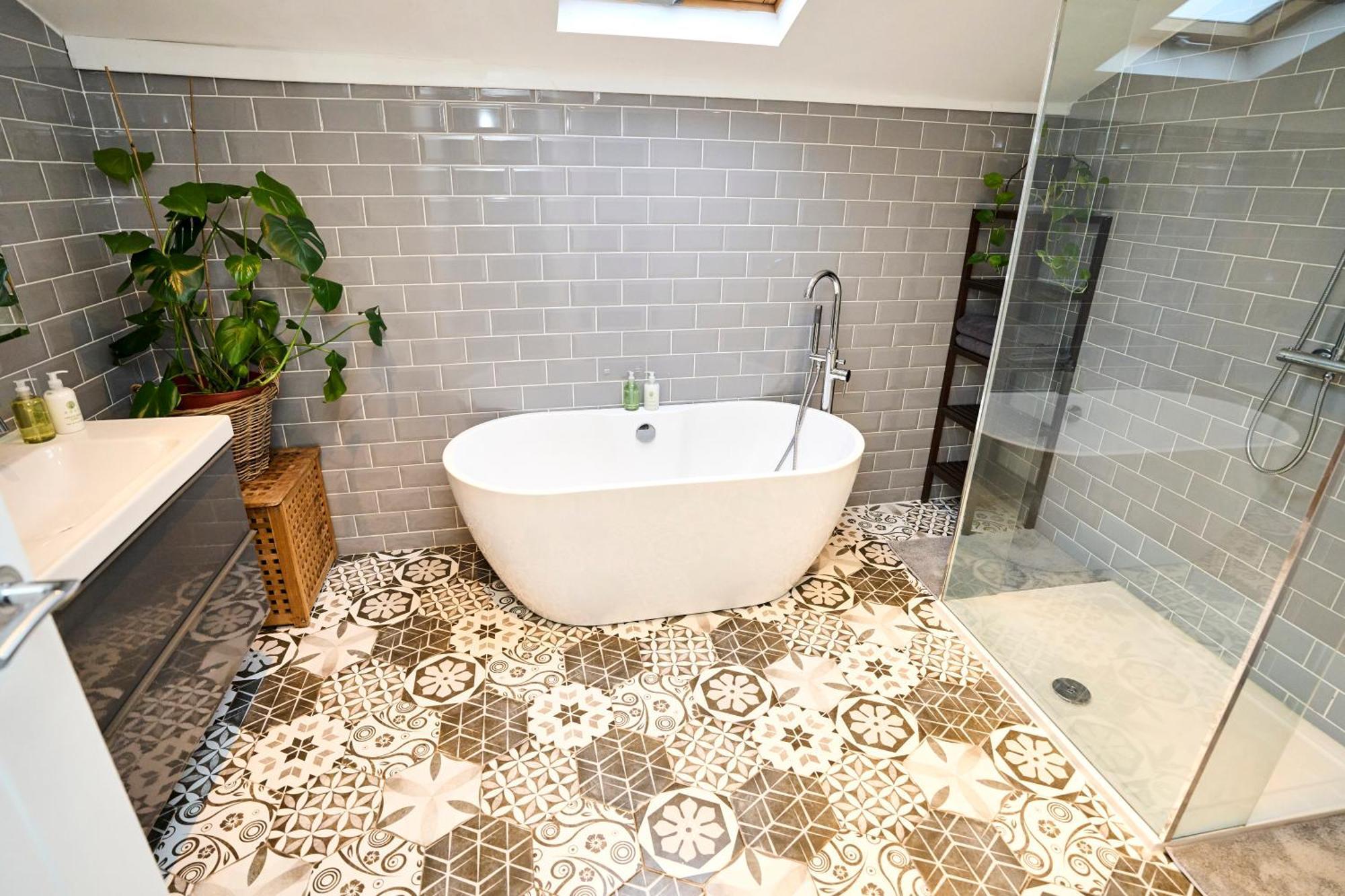 Relaxing With Basement Workspace & Golf Course View Holiday home Manchester