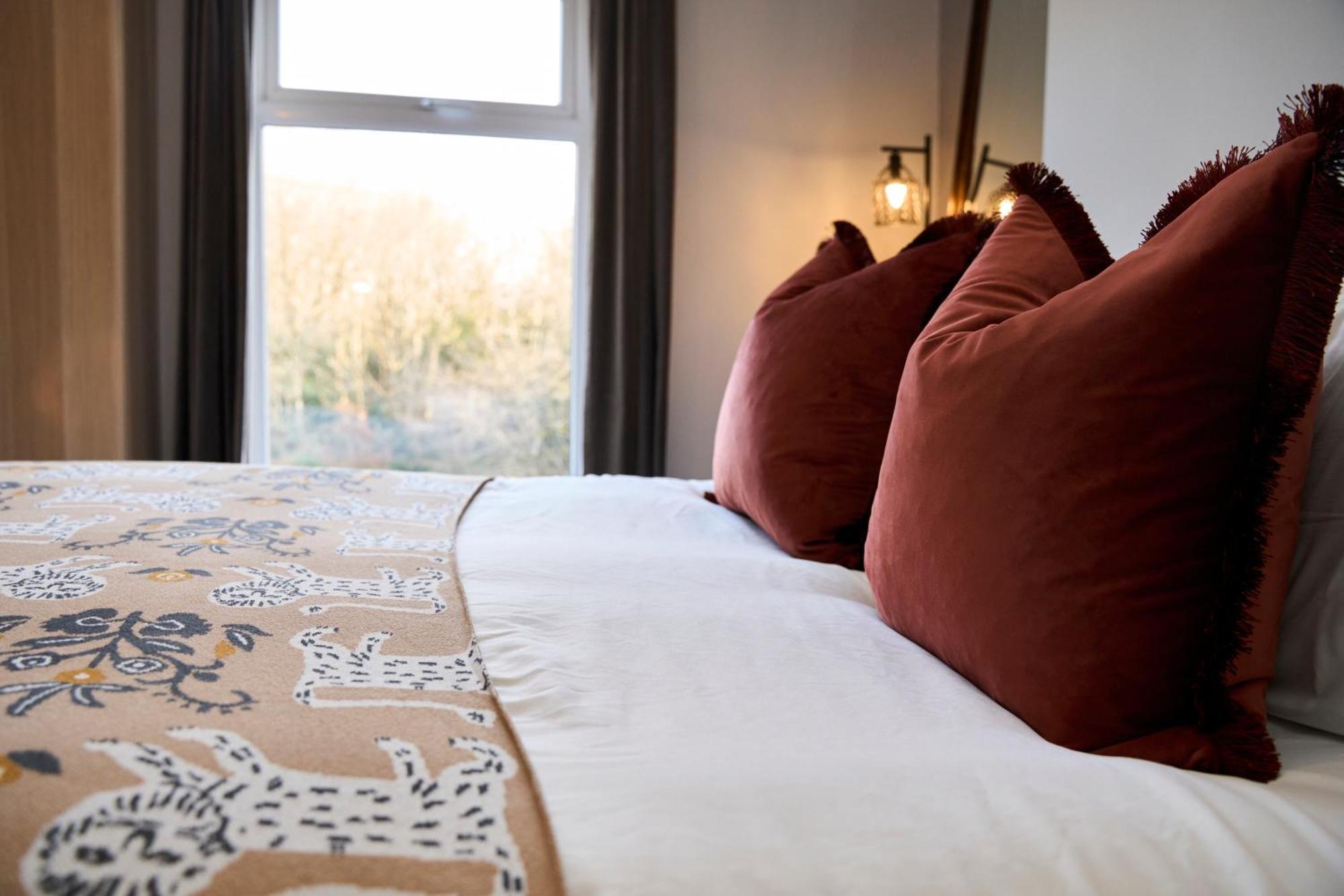Holiday home Relaxing With Basement Workspace & Golf Course View Manchester