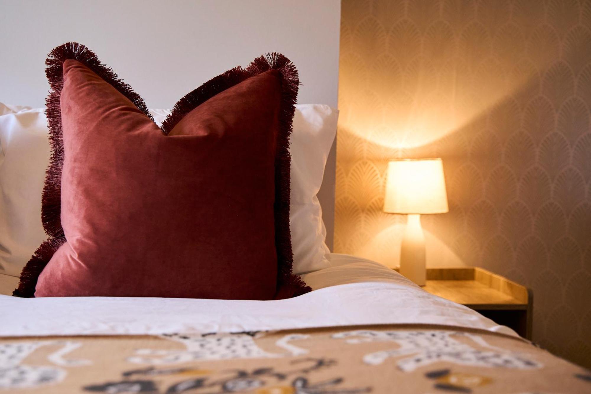 Relaxing With Basement Workspace & Golf Course View Holiday home Manchester