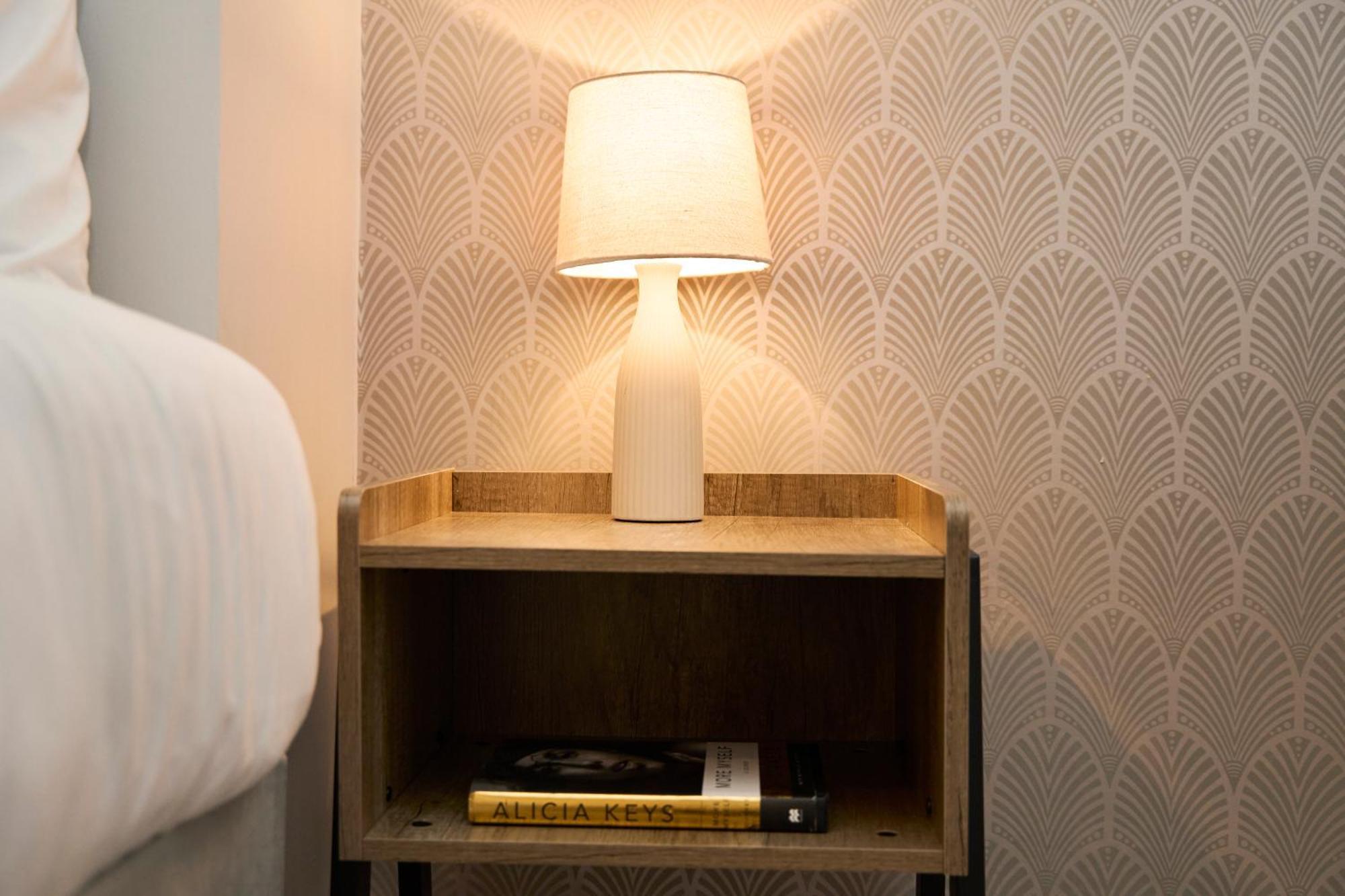 Relaxing With Basement Workspace & Golf Course View Holiday home Manchester